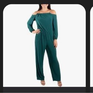 NY Collection Classic Navy blue Jumpsuit w/ yellow metal hardware design.
NWT